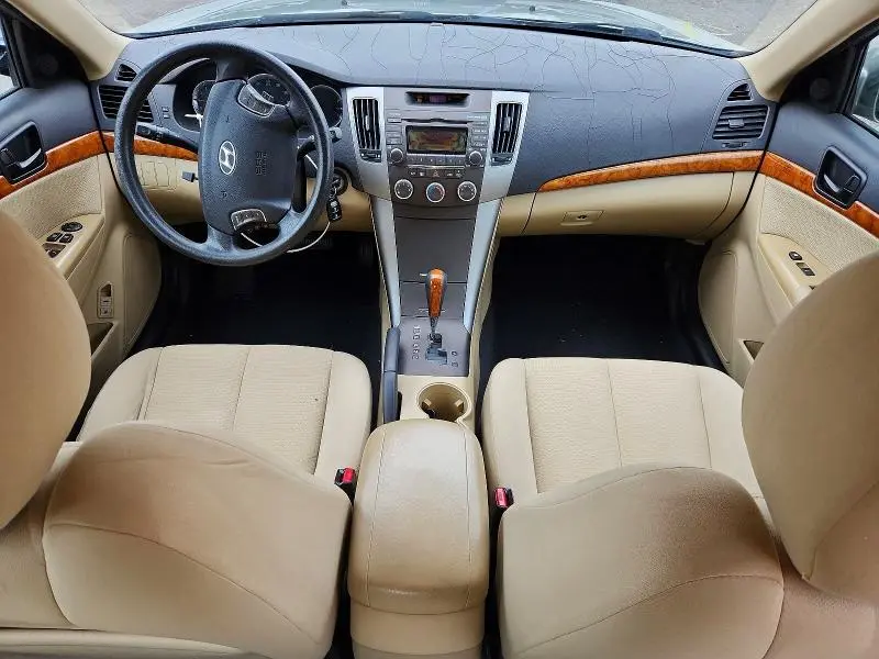 2010 HYUNDAI SONATA GLS  