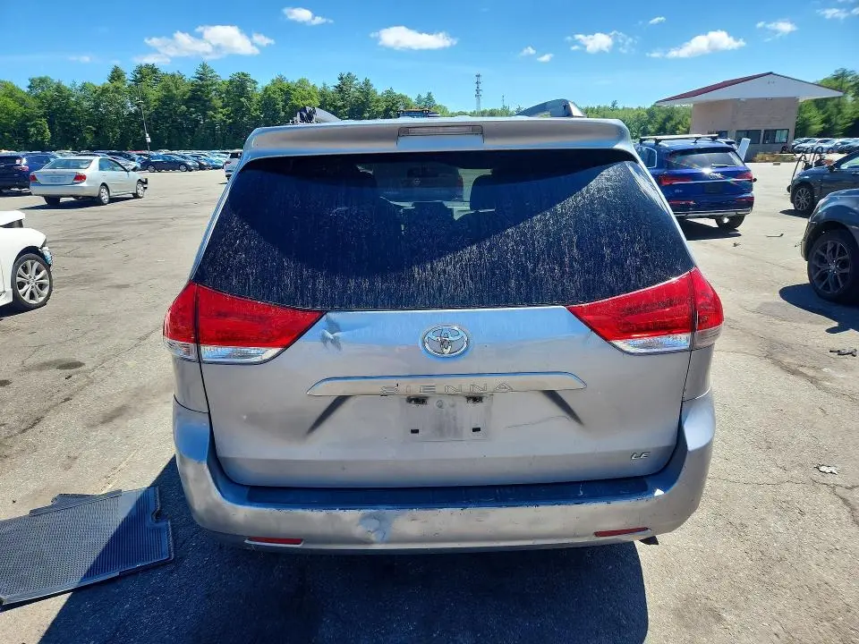 2013 TOYOTA SIENNA LE  