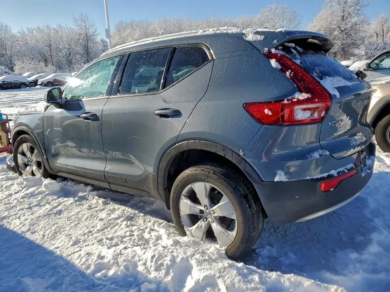 2020 VOLVO XC40 T5 MOMENTUM  