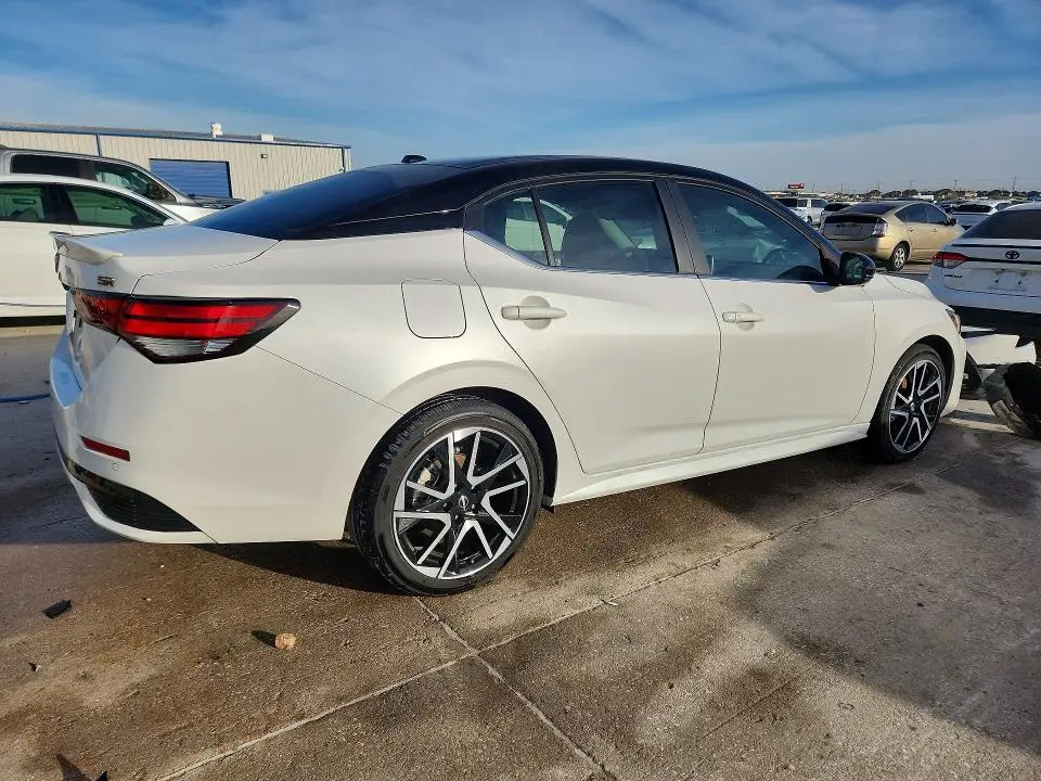 2025 NISSAN SENTRA SR  