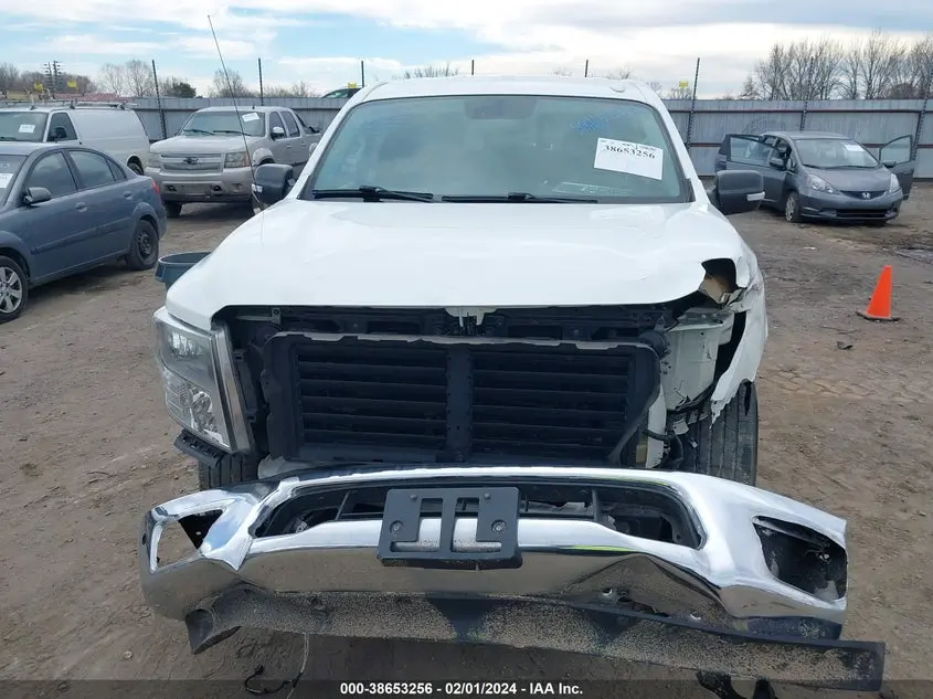 2017 NISSAN TITAN SV