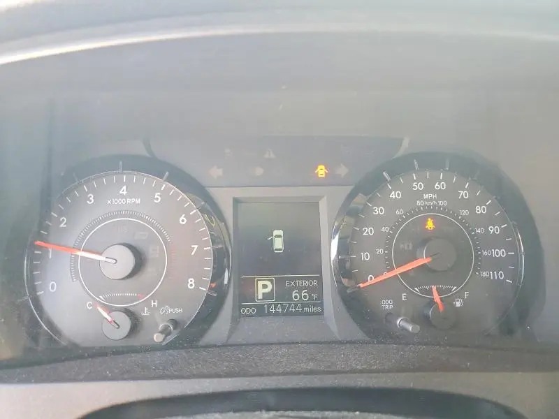 2016 TOYOTA SIENNA LE  