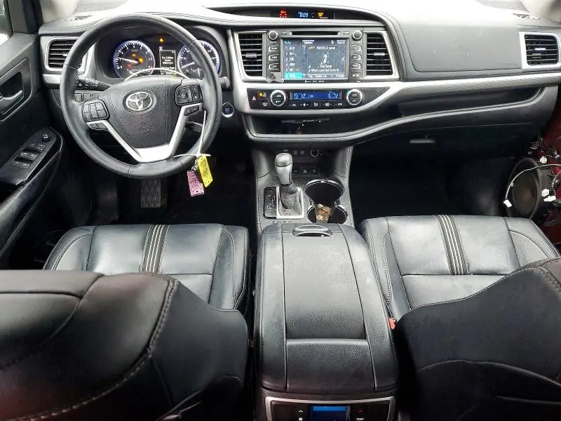 2017 TOYOTA HIGHLANDER SE  