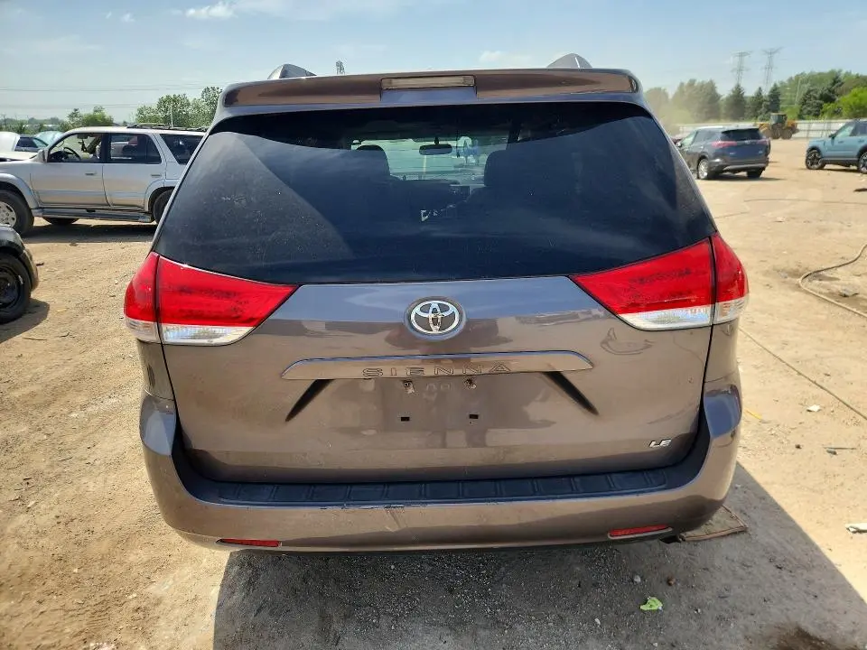 2011 TOYOTA SIENNA LE  