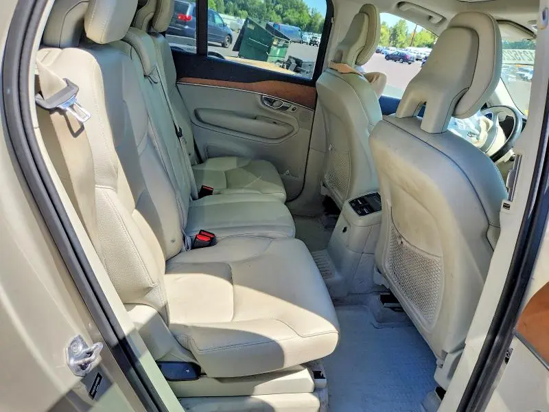 2016 VOLVO XC90 T8  