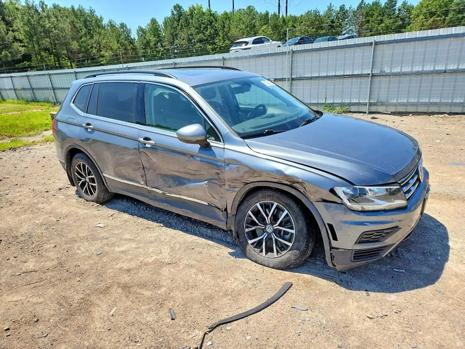 2021 VOLKSWAGEN TIGUAN SE  