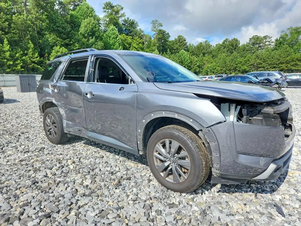 2023 NISSAN PATHFINDER SV  