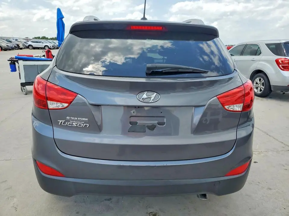 2015 HYUNDAI TUCSON SE  