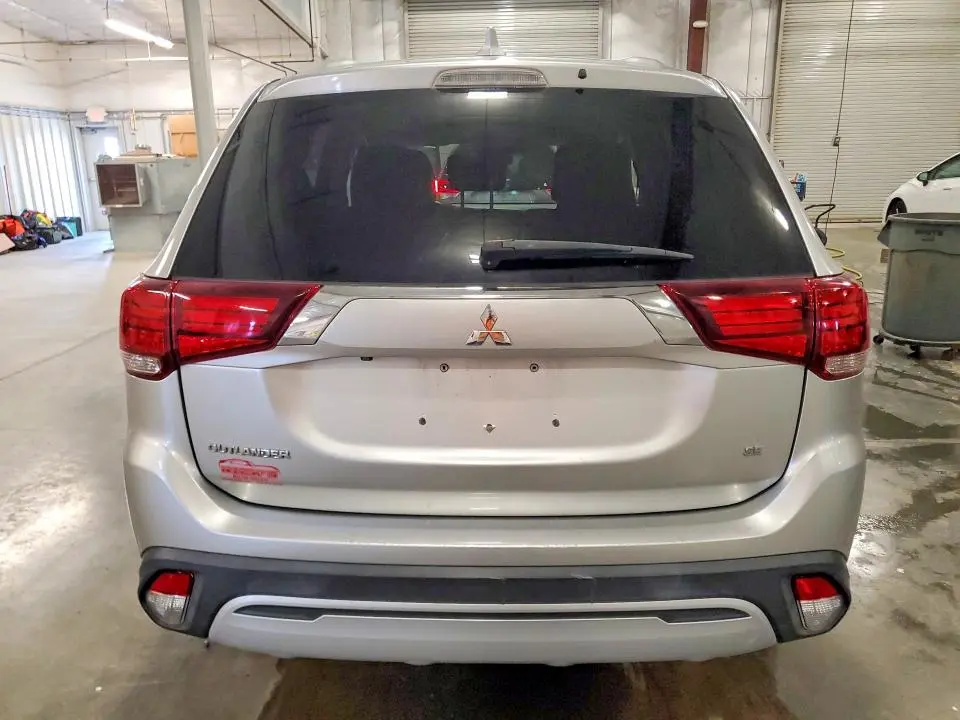 2020 MITSUBISHI OUTLANDER SE  