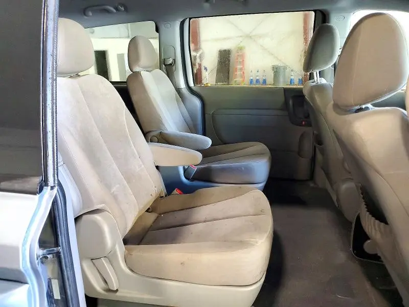 2011 KIA SEDONA LX  