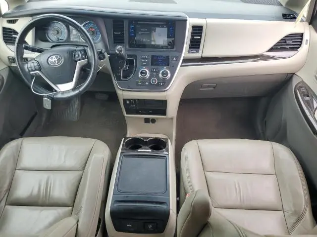2017 TOYOTA SIENNA XLE  
