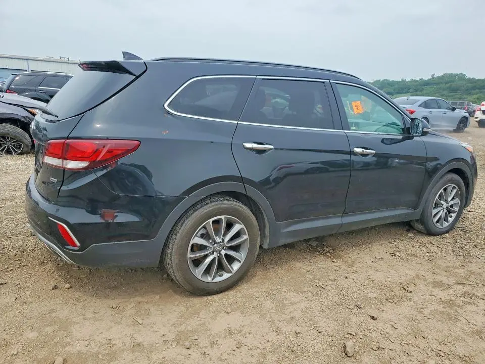 2018 HYUNDAI SANTA FE SE  