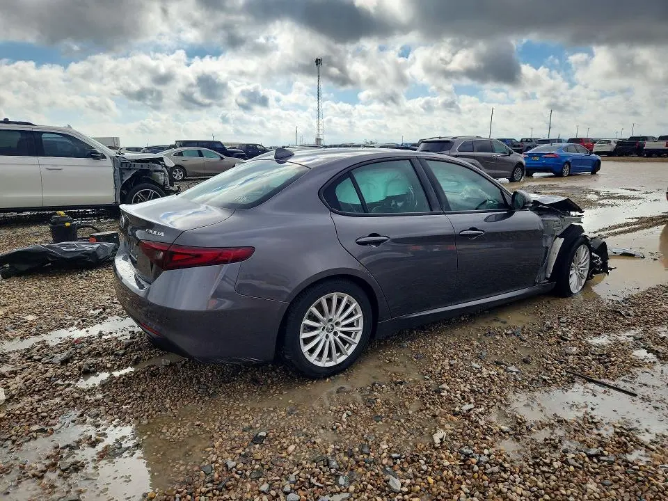 2022 ALFA ROMEO GIULIA   