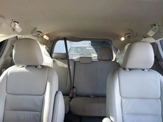 2017 TOYOTA SIENNA XLE  