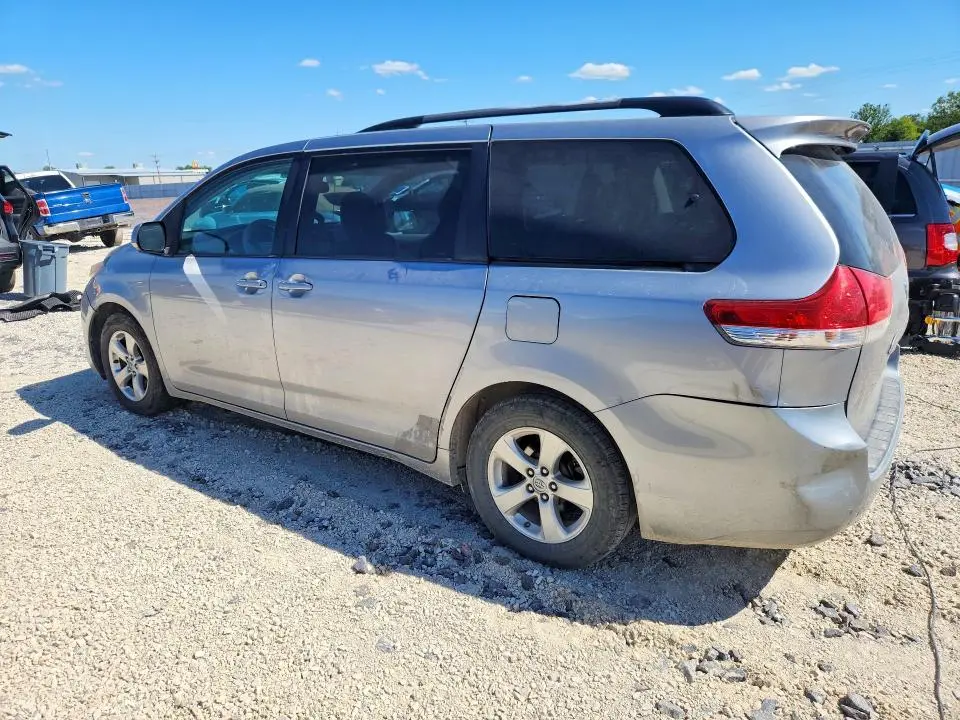 2013 TOYOTA SIENNA LE  