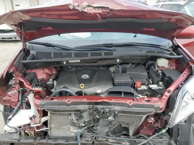 2019 TOYOTA SIENNA XLE  