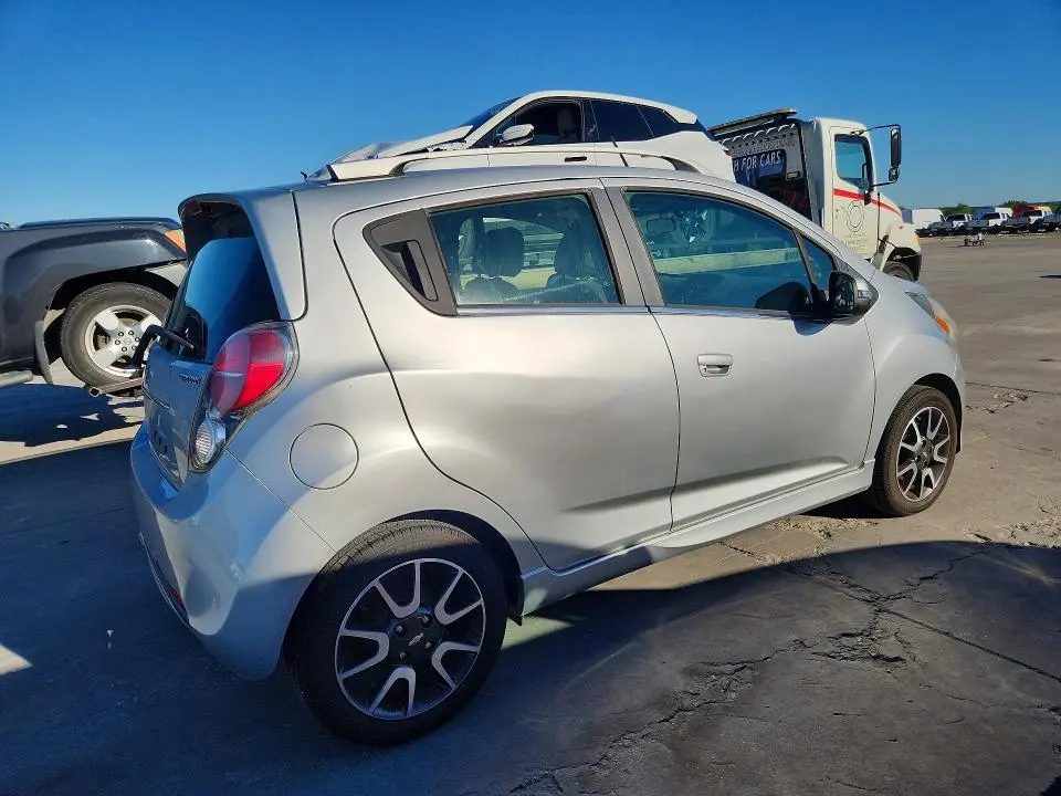 2015 CHEVROLET SPARK 2LT  