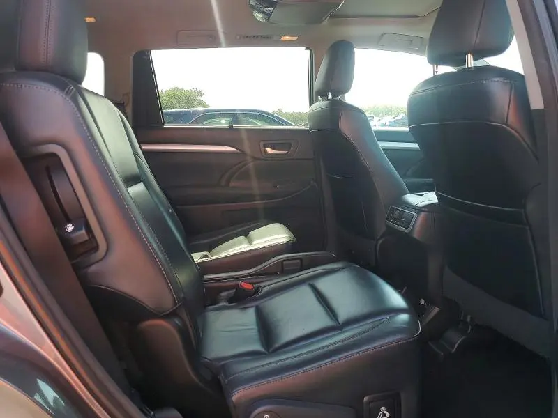 2016 TOYOTA HIGHLANDER XLE  