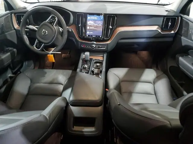 2024 VOLVO XC60 PLUS  