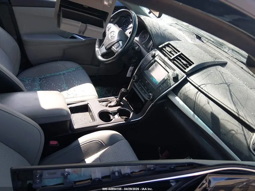 2015 TOYOTA CAMRY SE