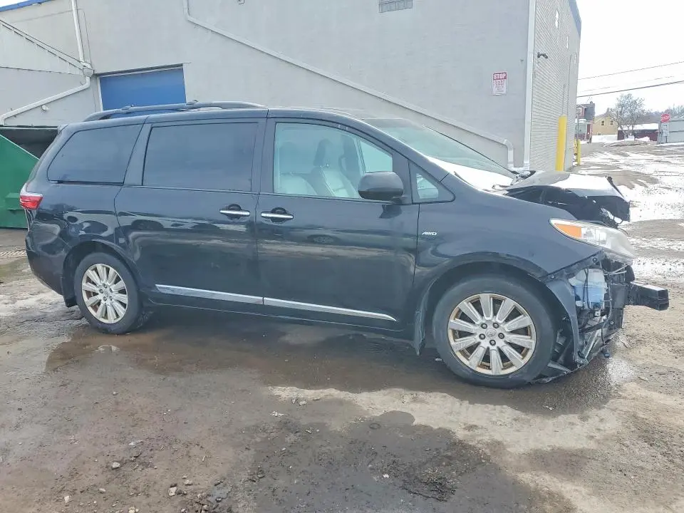 2017 TOYOTA SIENNA XLE PREMIUM 7-PASSENGER  