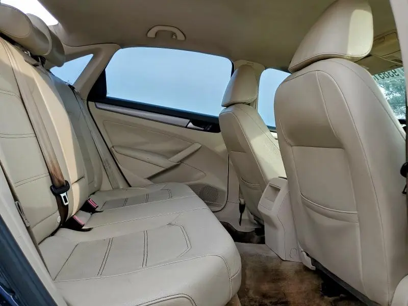 2015 VOLKSWAGEN PASSAT S  