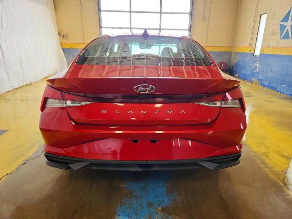 2021 HYUNDAI ELANTRA SE  