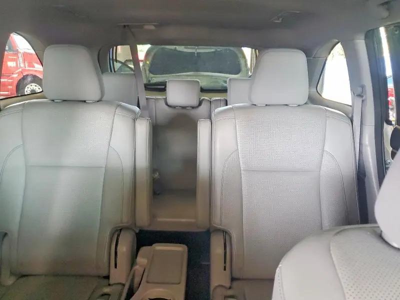 2015 TOYOTA HIGHLANDER LIMITED  