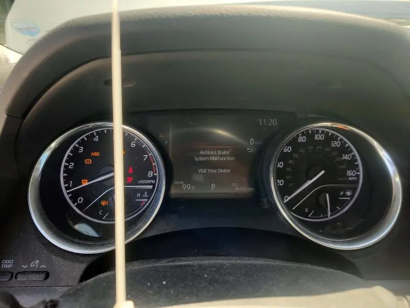 2020 TOYOTA CAMRY XLE  