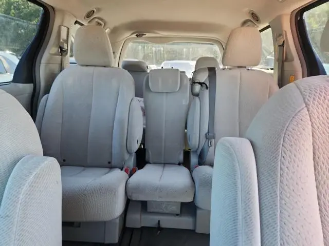 2013 TOYOTA SIENNA LE