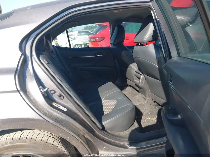 2018 TOYOTA CAMRY SE