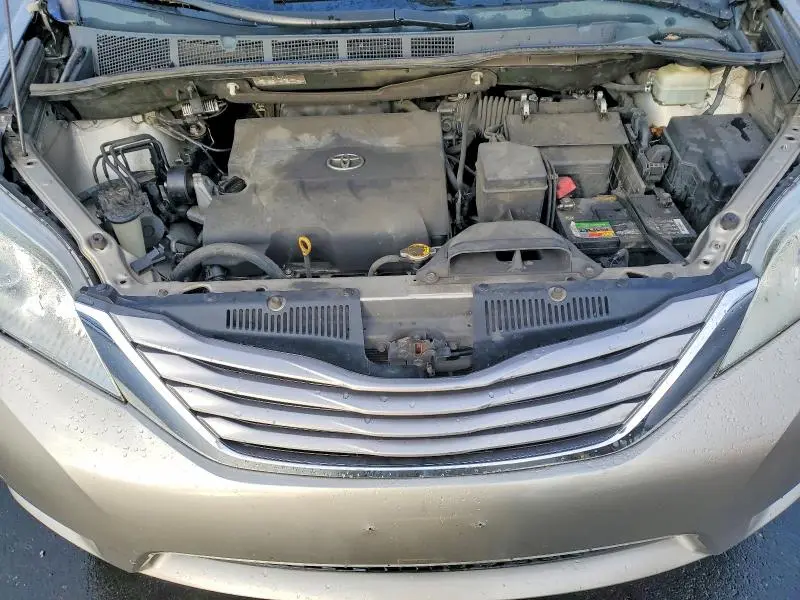 2015 TOYOTA SIENNA XLE 8-PASSENGER  