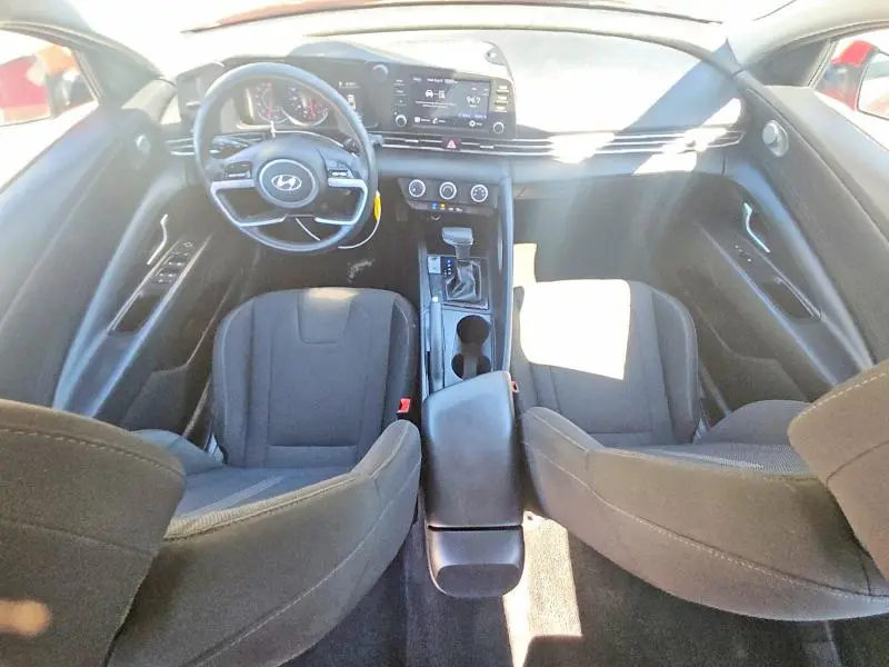 2021 HYUNDAI ELANTRA SE  