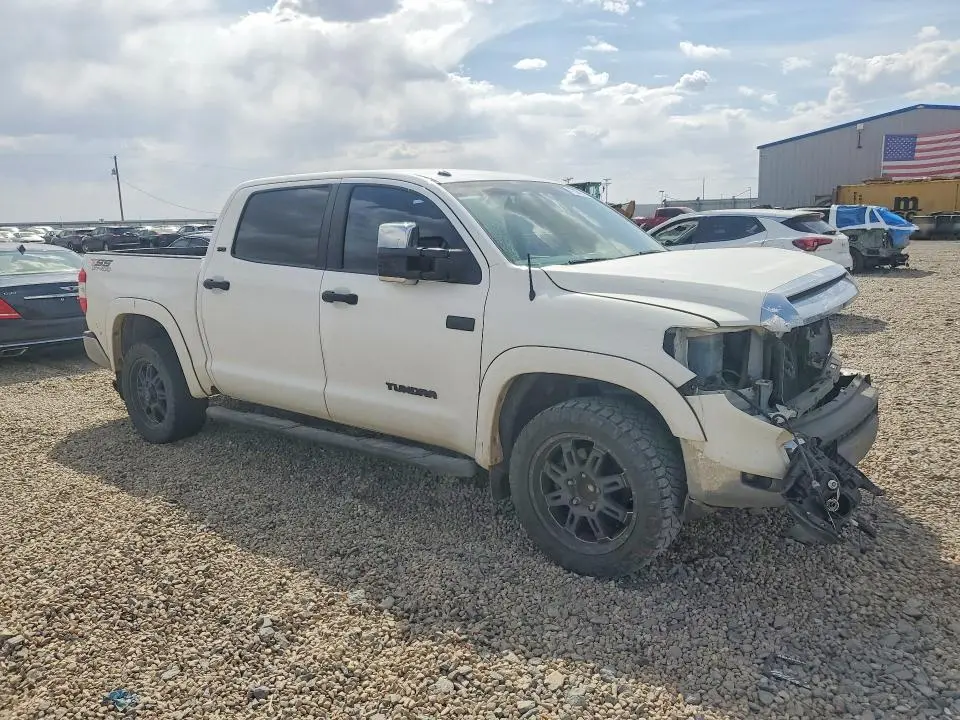 2017 TOYOTA TUNDRA CREWMAX SR5  