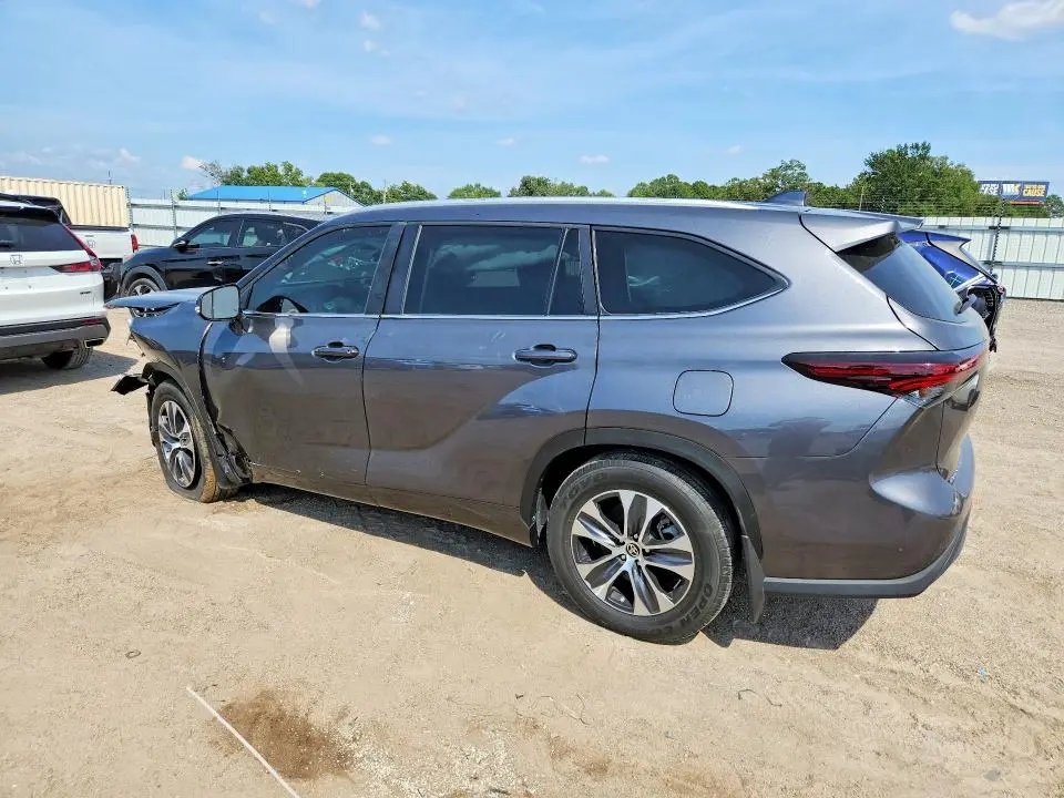 2024 TOYOTA HIGHLANDER XLE  