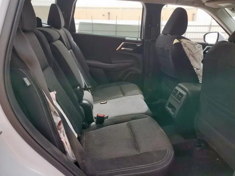 2024 MITSUBISHI OUTLANDER ES  