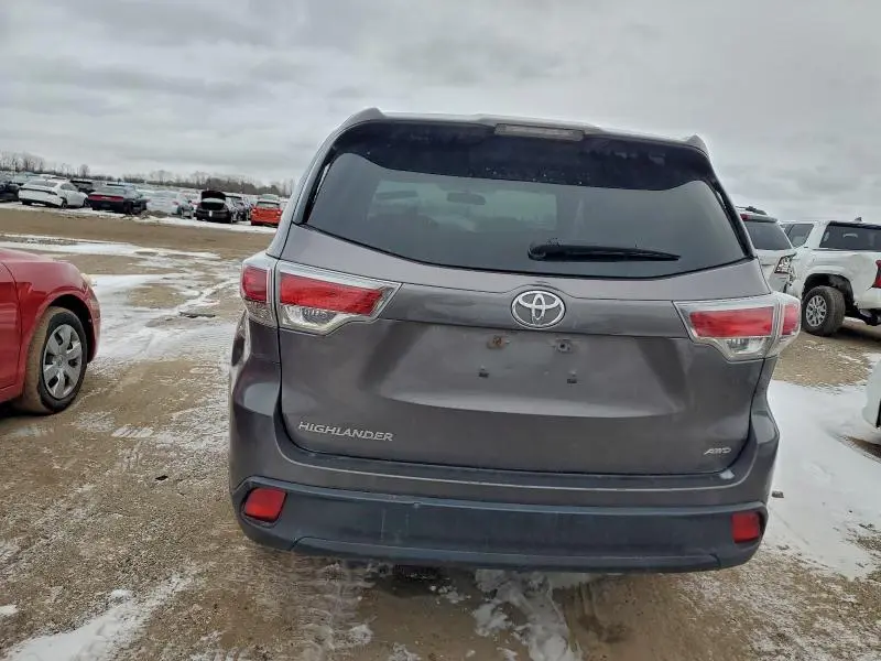 2016 TOYOTA HIGHLANDER LE  