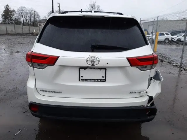 2018 TOYOTA HIGHLANDER SE  