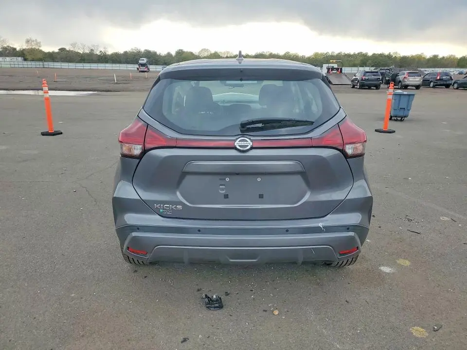 2021 NISSAN KICKS S  