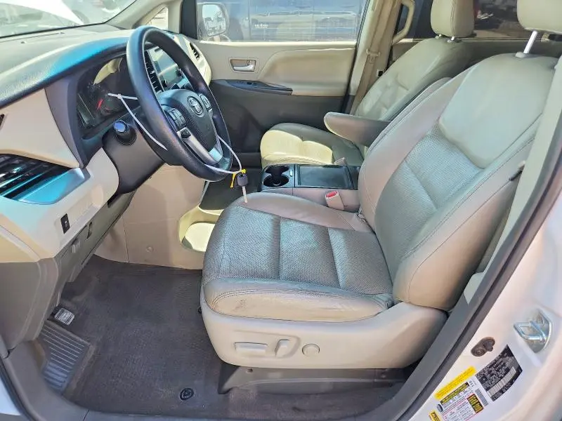 2015 TOYOTA SIENNA LE  