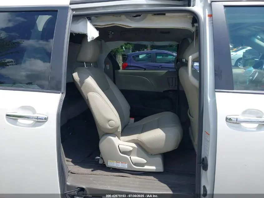2016 TOYOTA SIENNA XLE 7 PASSENGER