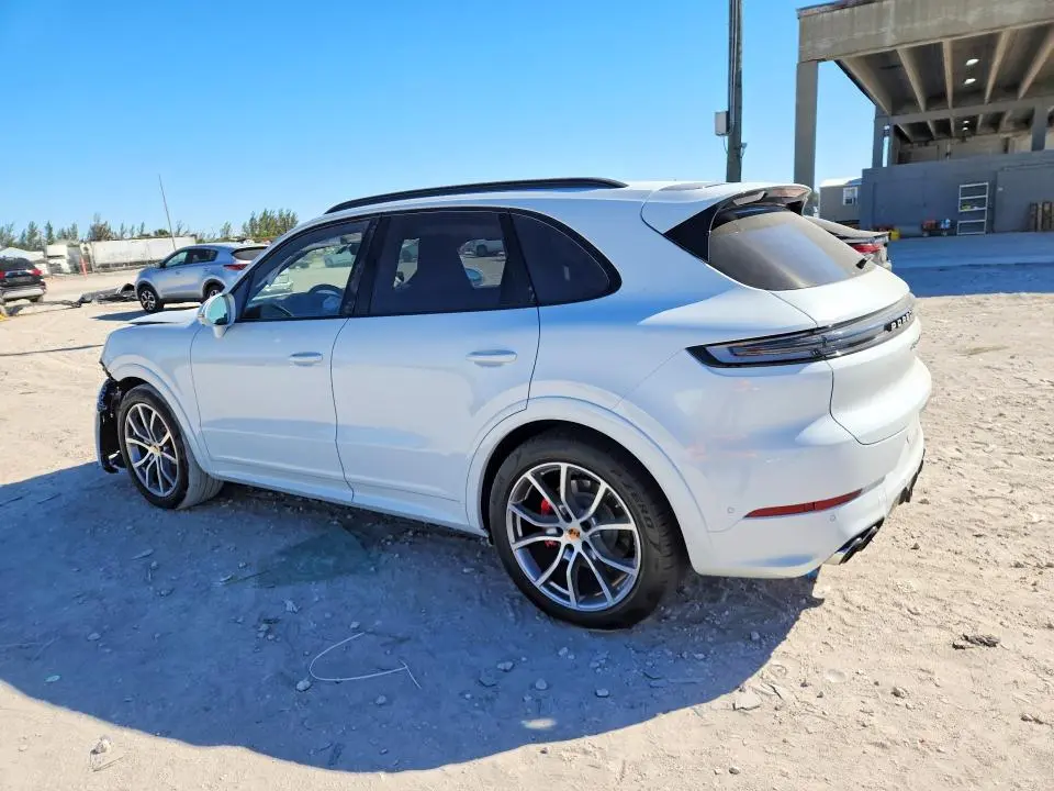 2025 PORSCHE CAYENNE S  