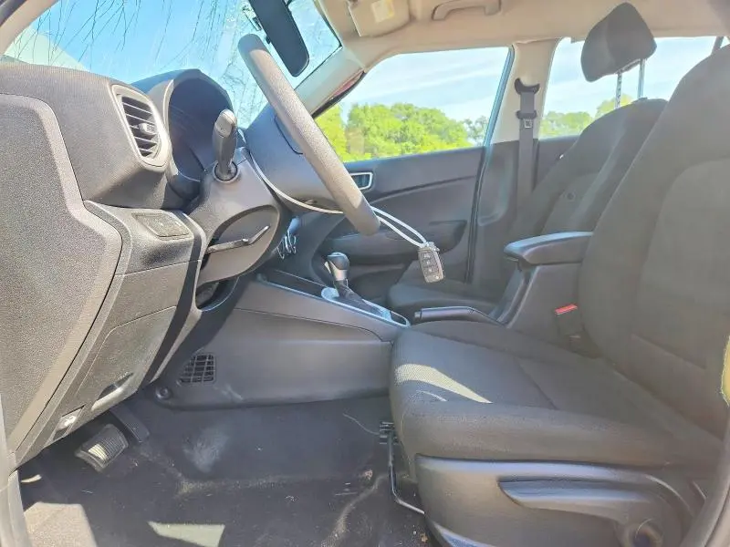 2025 HYUNDAI VENUE SE  