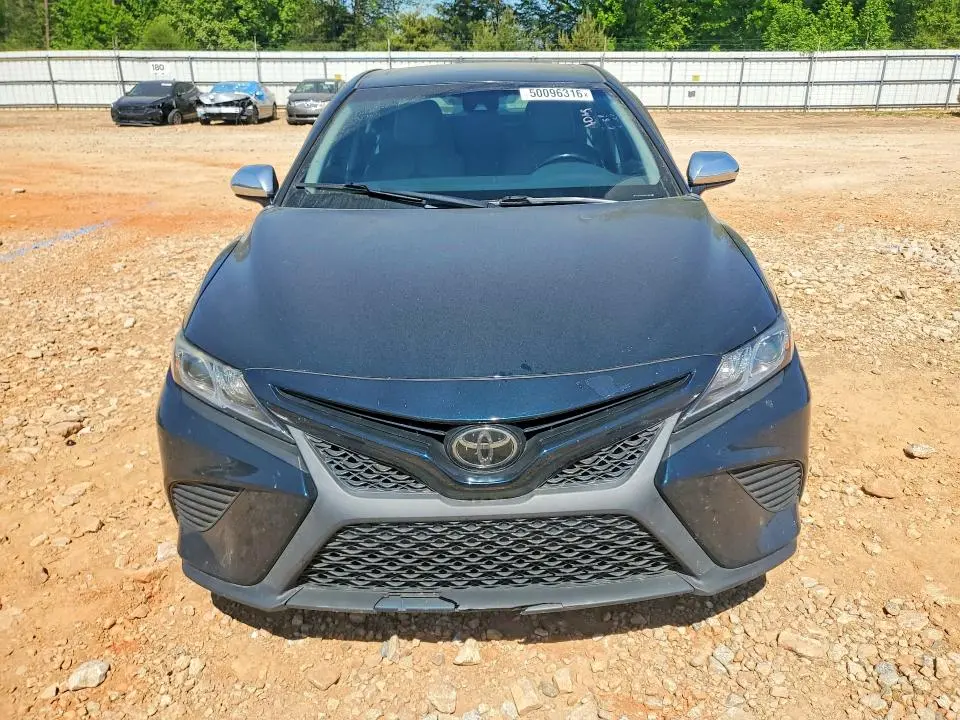 2019 TOYOTA CAMRY SE  