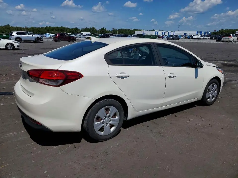 2018 KIA FORTE LX  