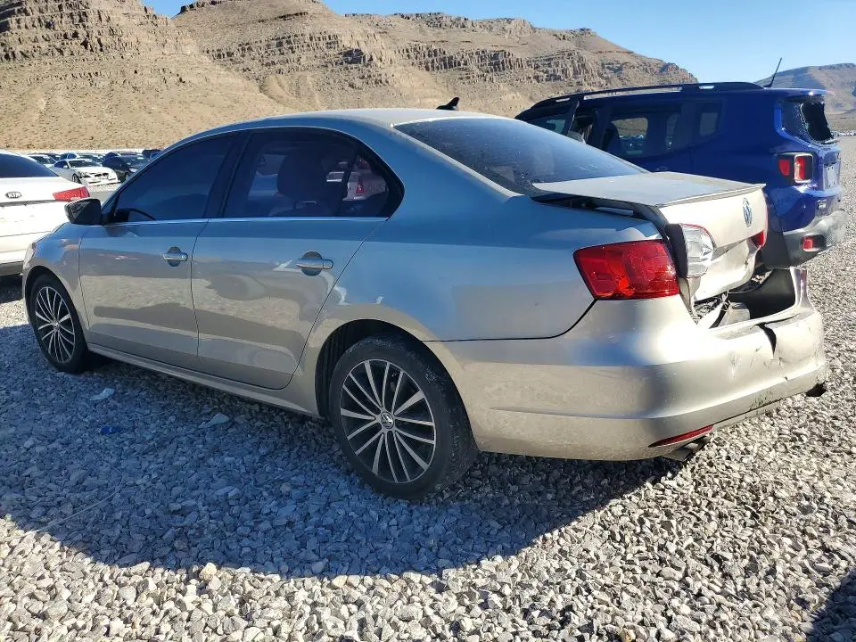 2013 VOLKSWAGEN JETTA SE  