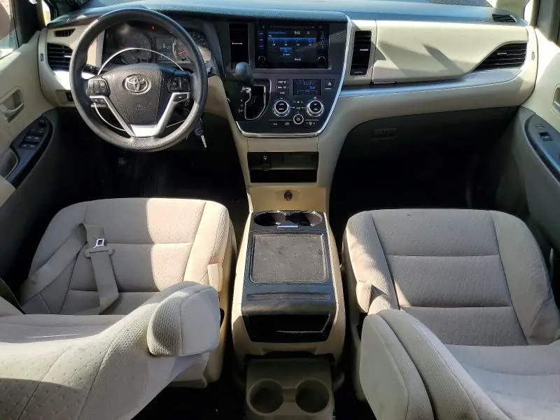 2017 TOYOTA SIENNA LE  