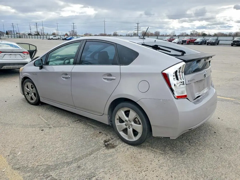2010 TOYOTA PRIUS V  