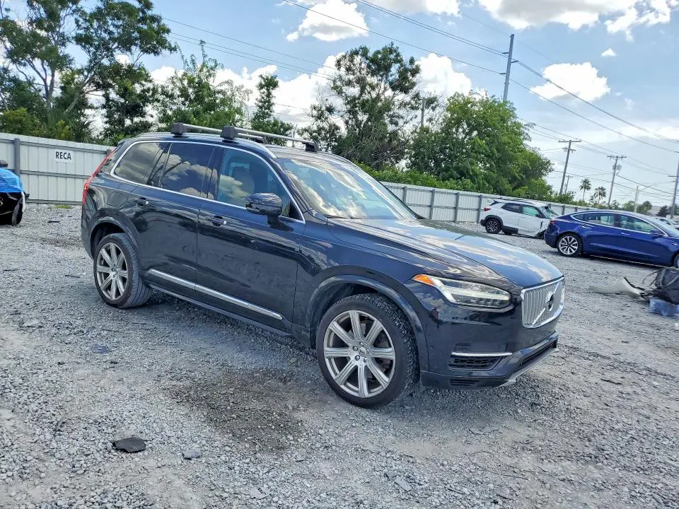 2017 VOLVO XC90 T8  