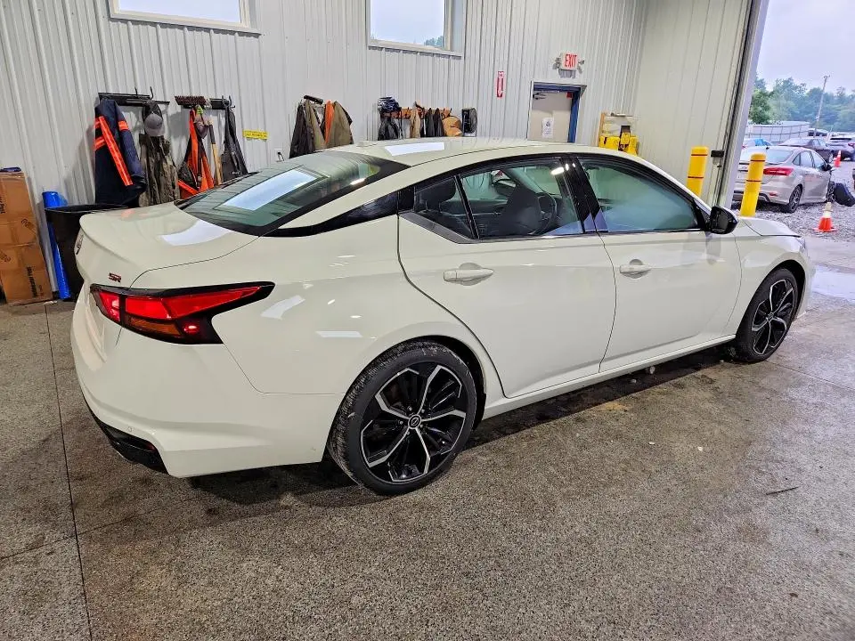 2023 NISSAN ALTIMA SR  